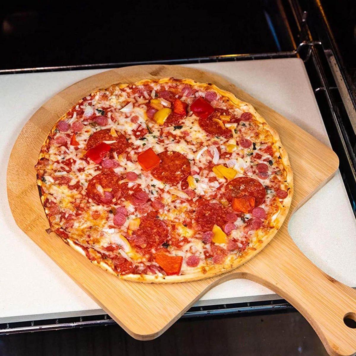 Buxibo 2in1 Pizzasteen - Voor BBQ & Oven - Inclusief Serveer Plank - Pizzabord/Pizzaplank - 30.5 X 38.1 X 1.4 Cm - Afbeelding 13