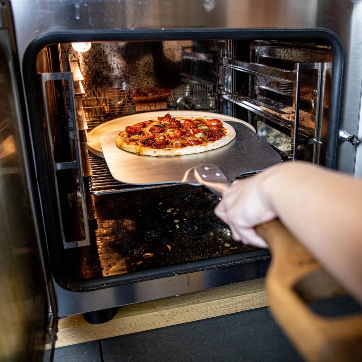 Boska Pizzasteen Deluxe - Voor Oven & BBQ - Knapperige Pizza's - Ø 29.5 Cm - BBQ Accessoires - Afbeelding 13